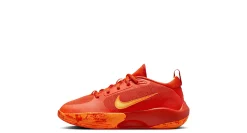 BOYS BIG KID ISOFLY BASKETBALL SHOE><noscript><img width=