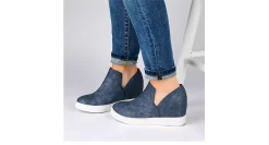 WOMENS CARDI WEDGE SNEAKER><noscript><img width=