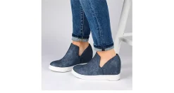 WOMENS CARDI WEDGE SNEAKER><noscript><img width=
